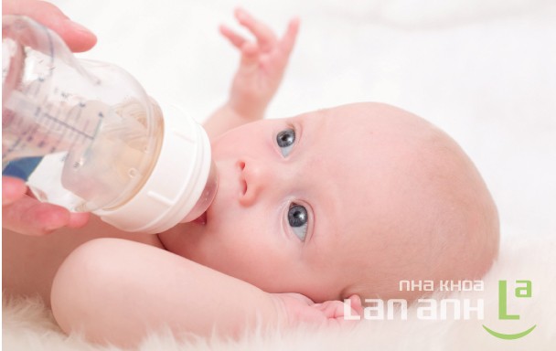 Hạnh phúc khi trẻ được bú mẹ