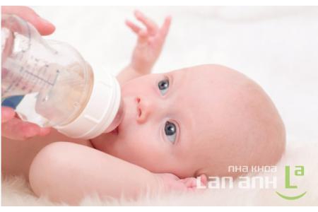 Hạnh phúc khi trẻ được bú mẹ