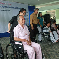 Nha khoa Lan Anh tham gia tài trợ người khuyết tật