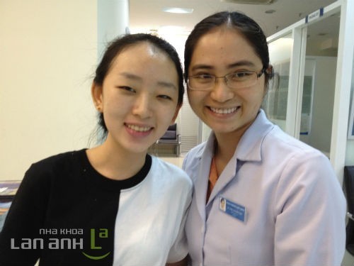Nụ cười hài lòng của bệnh nhân nu cuoi hai long cua benh nhan chinh nha