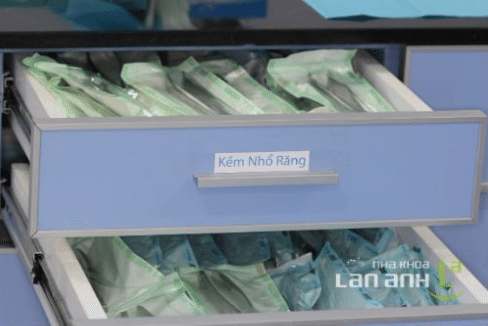 hinh: kem nho rang duoc trang bi tai nha khoa lan anh. kem phai da dang, du chung loai va du so luong de dam bao qua trinh vo trung, nham giai quyet duoc ca nhung truong hop kho khi nho rang, phau thuat.