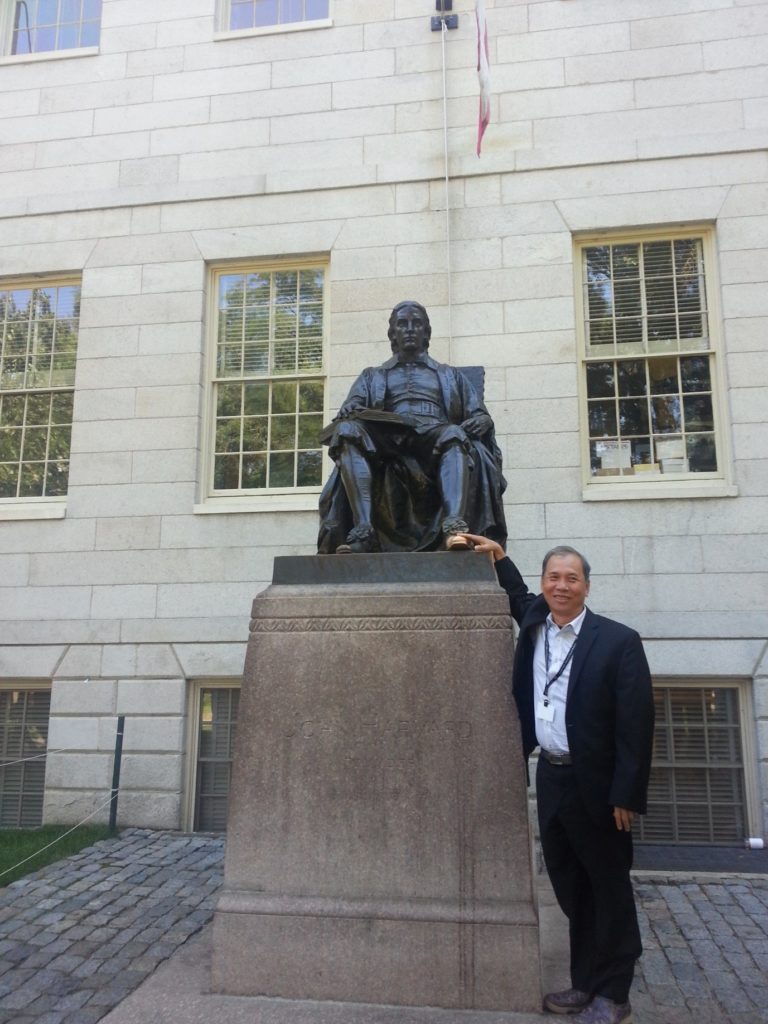 bs tuan va tuong mr harvard, cac sv thuong hay so chan ong harvard voi mong uoc se do dat.
