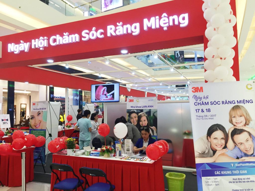 nha khoa lan anh tham gia ngay hoi cham soc rang mieng