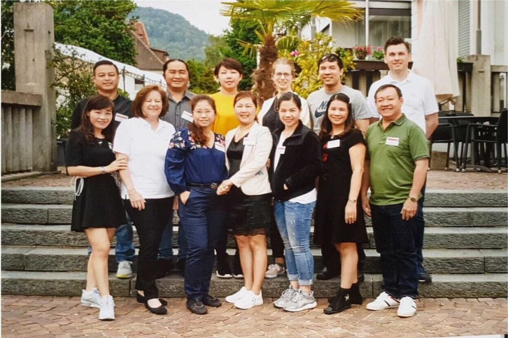doan bac si va ky thuat vien chup anh luu niem trong chuyen di